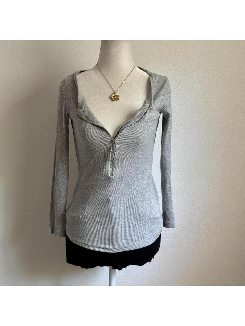 ੈ✩‧₊˚y2k grey half zip up shirt